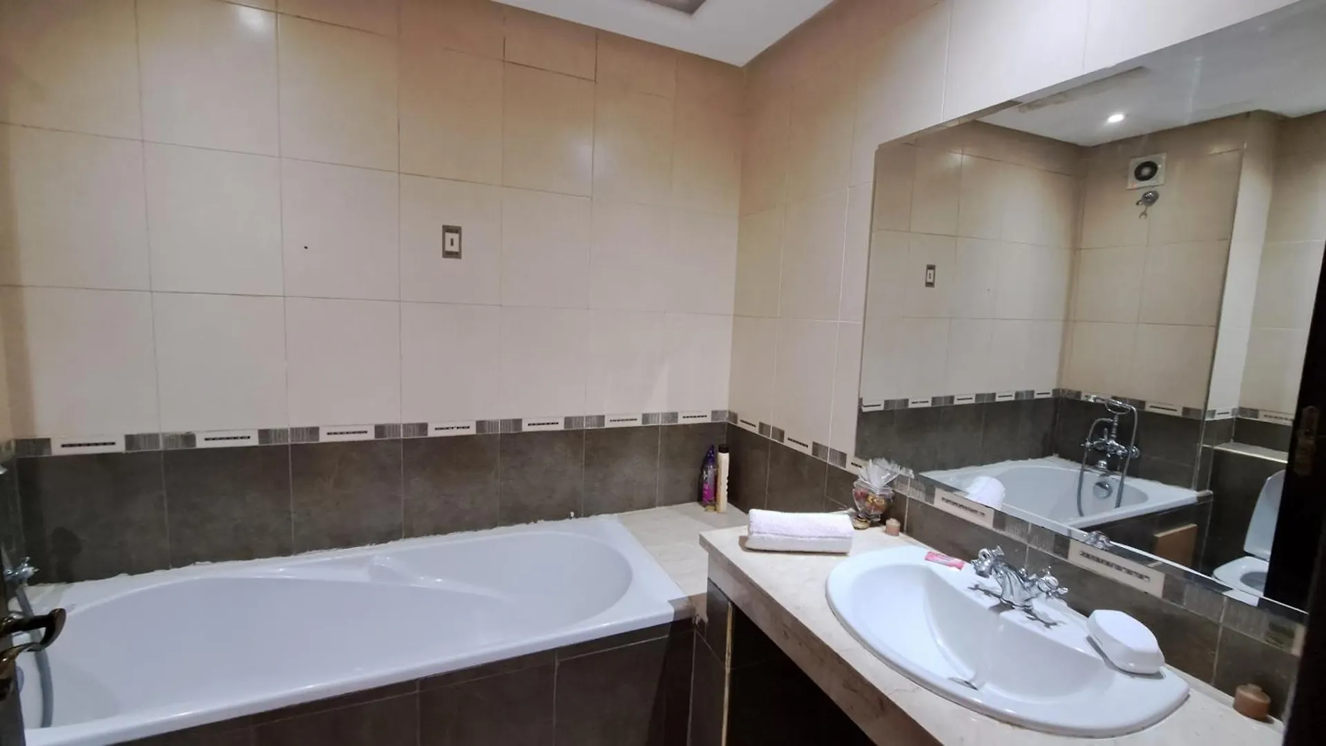 Appartement Tres Moderne A Gueliz 마라케시 0*,  모로코
